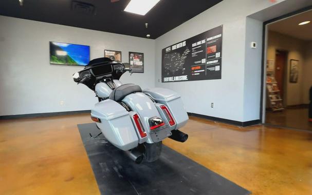 2026 Harley-Davidson® Street Glide® Dark Billiard Gray Black Solo Cast Wheels