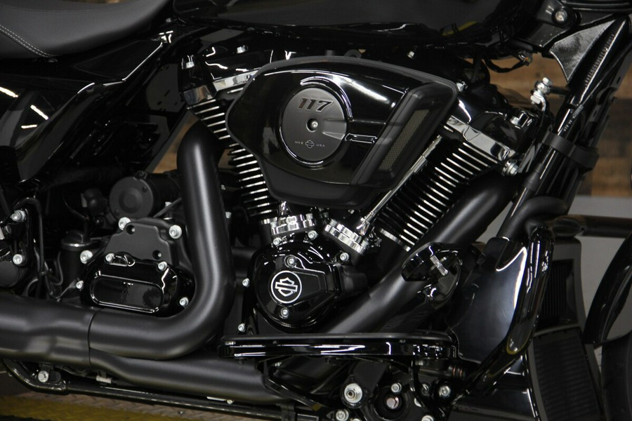 2024 Harley-Davidson Street Glide® Vivid Black - Black Finish