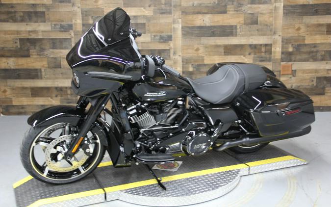 2024 Harley-Davidson Street Glide® Vivid Black - Black Finish