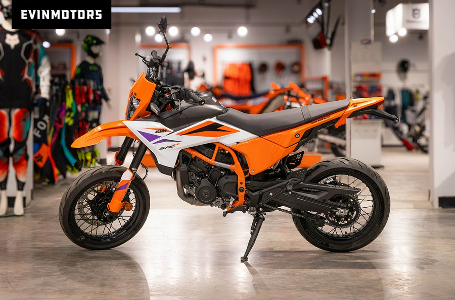 2025 KTM 390 SMC R
