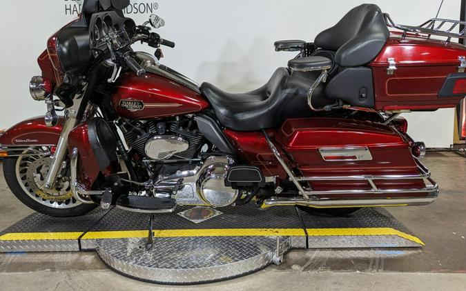 2010 Harley-Davidson Electra Glide® Ultra Classic® Red Hot Sunglo