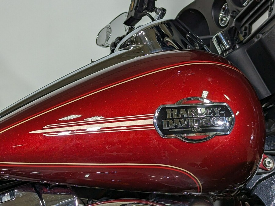 2010 Harley-Davidson Electra Glide® Ultra Classic® Red Hot Sunglo