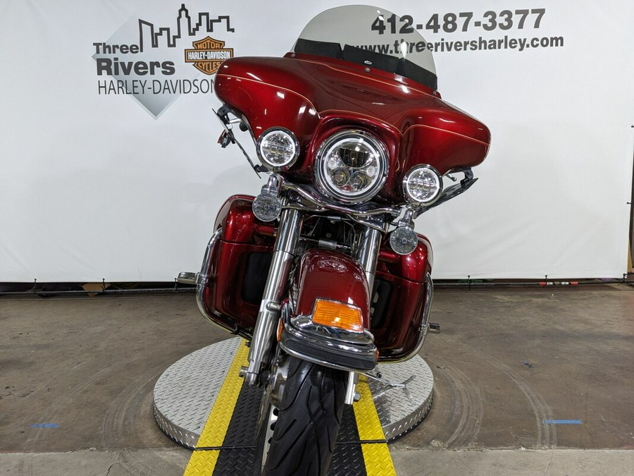 2010 Harley-Davidson Electra Glide® Ultra Classic® Red Hot Sunglo