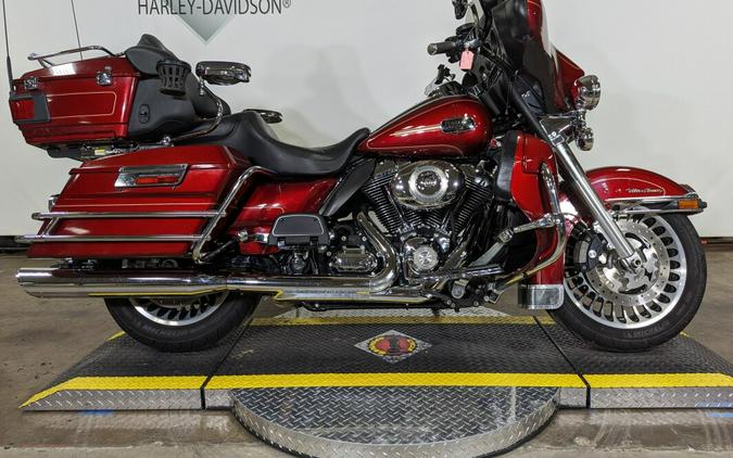 2010 Harley-Davidson Electra Glide® Ultra Classic® Red Hot Sunglo