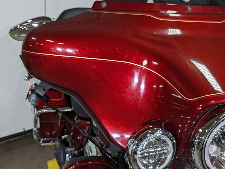 2010 Harley-Davidson Electra Glide® Ultra Classic® Red Hot Sunglo