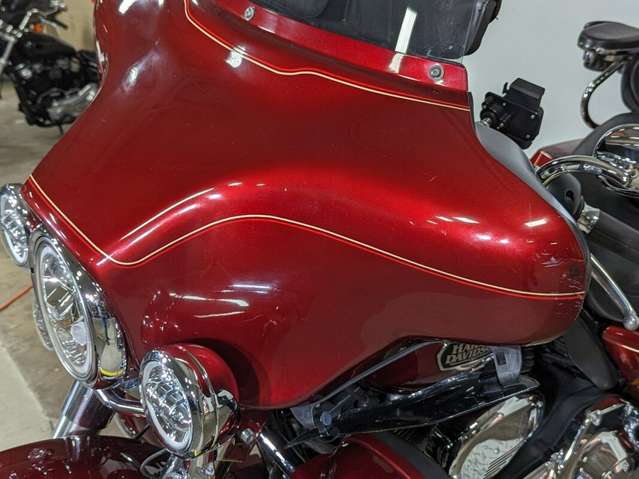 2010 Harley-Davidson Electra Glide® Ultra Classic® Red Hot Sunglo
