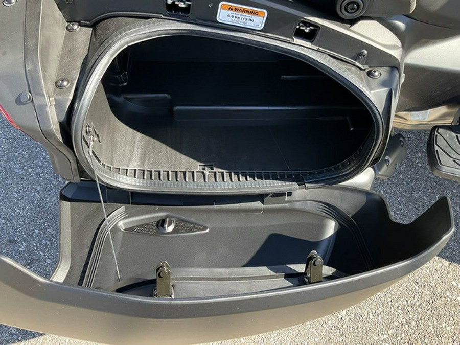 2025 Can-Am Spyder F3 Limited Dark Wheels