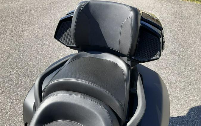 2025 Can-Am Spyder F3 Limited Dark Wheels