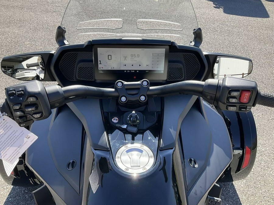 2025 Can-Am Spyder F3 Limited Dark Wheels