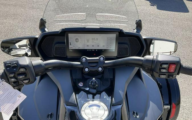 2025 Can-Am Spyder F3 Limited Dark Wheels