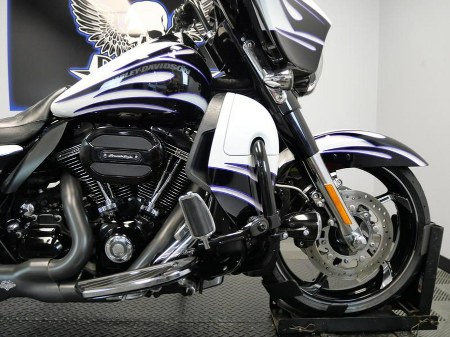 2016 Harley-Davidson® FLHXSE - CVO™ Street Glide®