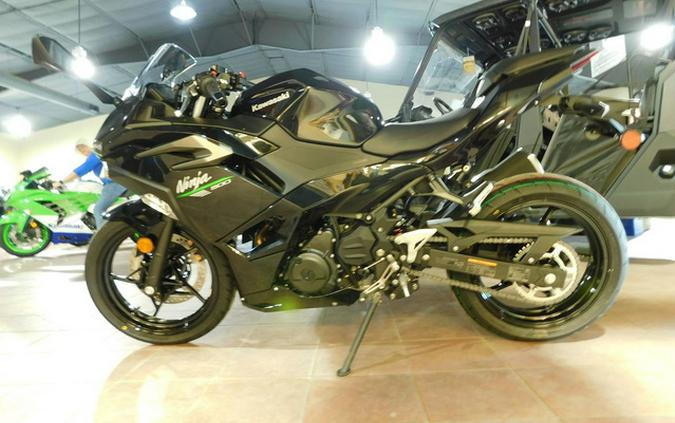 2024 Kawasaki Ninja 500 KRT Edition SE ABS