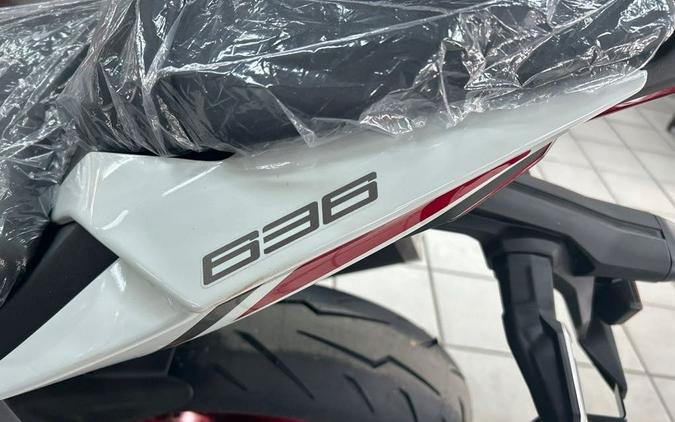 2025 Kawasaki NINJA ZX -6R ABS PEARL ROBOTIC WHITE/GRAPHITE GRAY