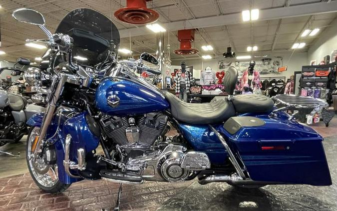 2013 Harley-Davidson® FLHRSE5 - CVO™ Road King®