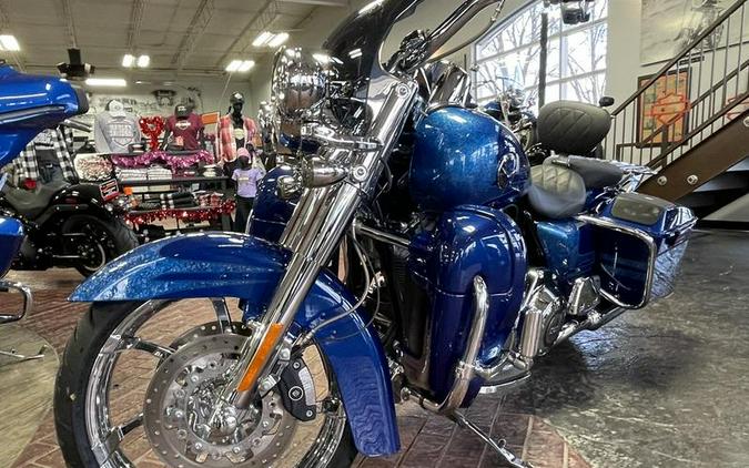 2013 Harley-Davidson® FLHRSE5 - CVO™ Road King®