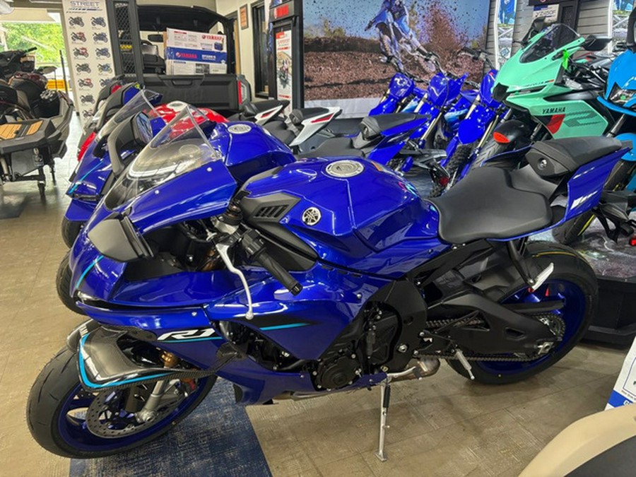 2026 Yamaha YZF R1 CA