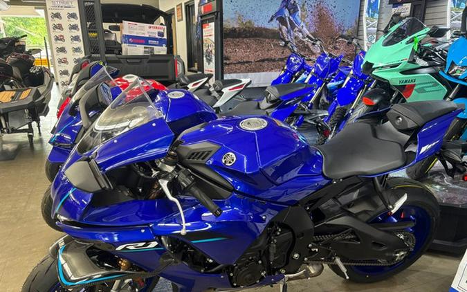 2026 Yamaha YZF R1 CA