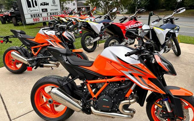 2022 KTM 1290 Super Duke R Evo Review [17 Track + Street Fast Facts]