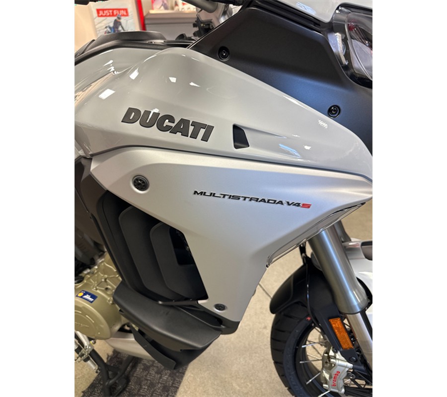 2024 Ducati Multistrada V4 S Travel & Radar