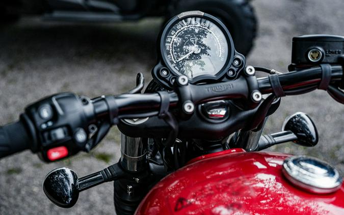 2023 Triumph Bonneville Bobber Red Hopper