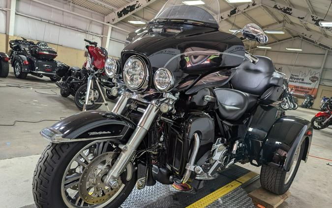 2017 Harley-Davidson Tri Glide Ultra Vivid Black