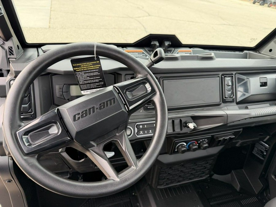 2026 Can-Am® Defender XT CAB HD11