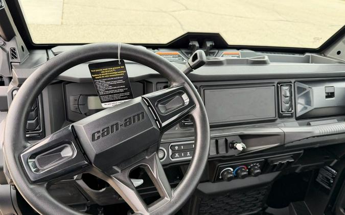 2026 Can-Am® Defender XT CAB HD11