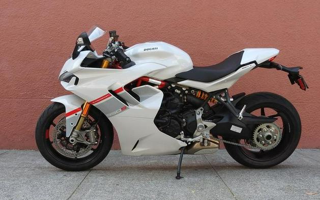 2024 Ducati Supersport 950 S White Stripe