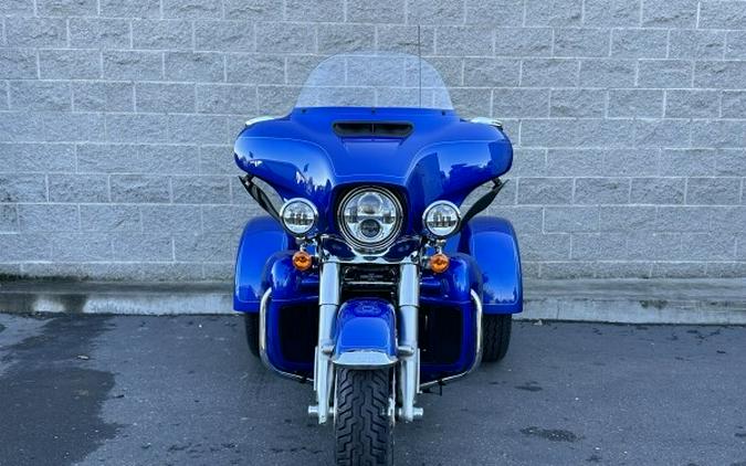Harley-Davidson Tri Glide Ultra 2024 FLHTCUTG 84564428 BLUE BURST W/ PINSTRI