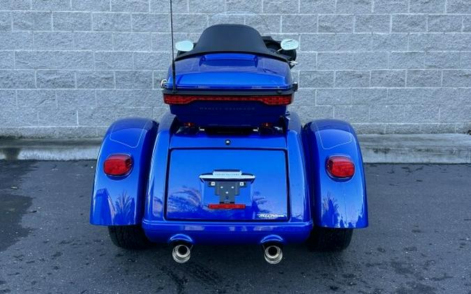 Harley-Davidson Tri Glide Ultra 2024 FLHTCUTG 84564428 BLUE BURST W/ PINSTRI