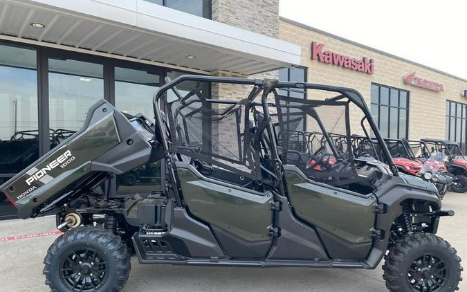 2025 Honda® PIONEER 1000-6 DLX CREW DELUXE