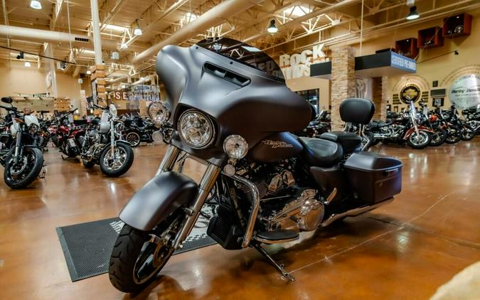 2017 Harley-Davidson Street Glide Special Grand American Touring FLHXS