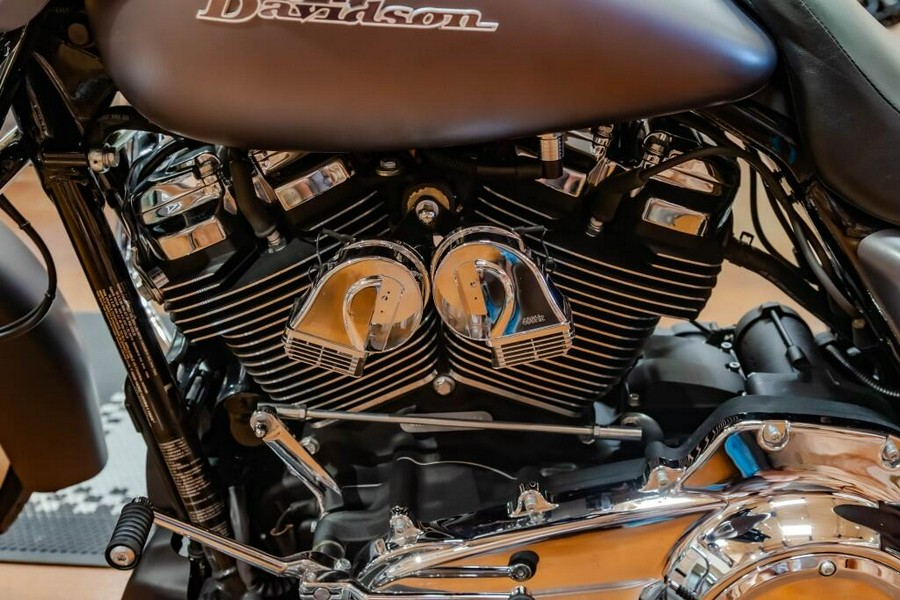 2017 Harley-Davidson Street Glide Special Grand American Touring FLHXS