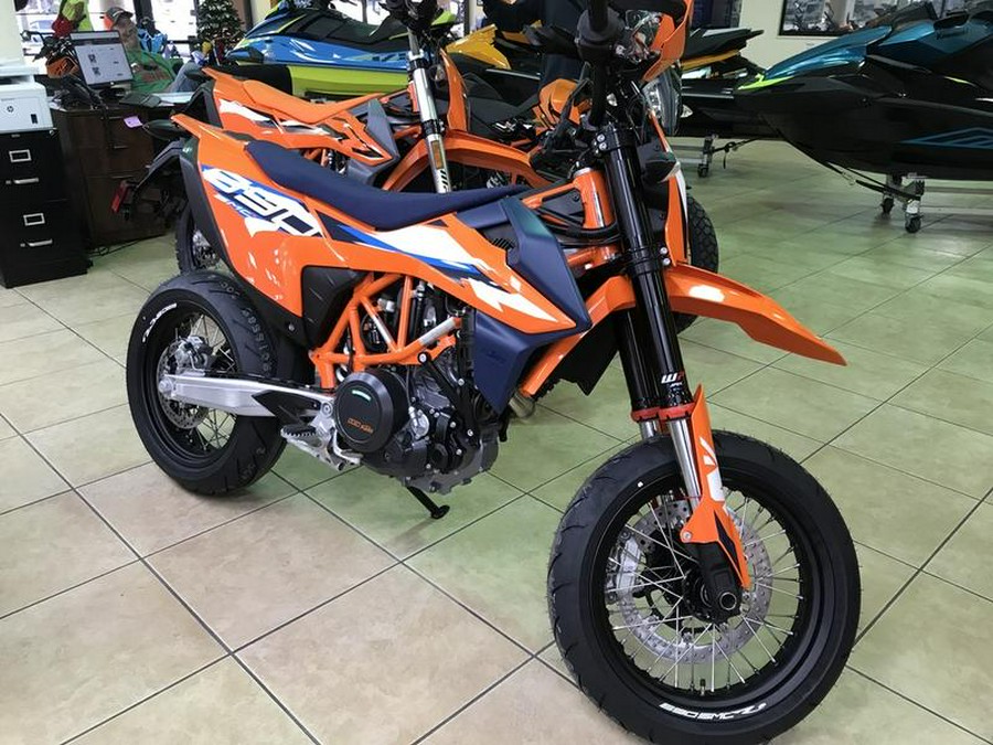 2024 KTM 690 SMC R