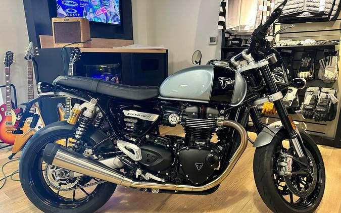 2022 Triumph Speed Twin Review (13 Fast Facts; Retro-Mod Sportbike)