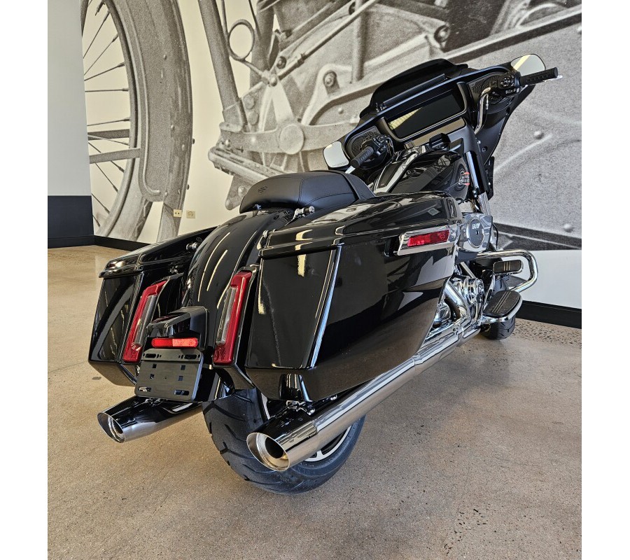 2026 Street Glide FLHX