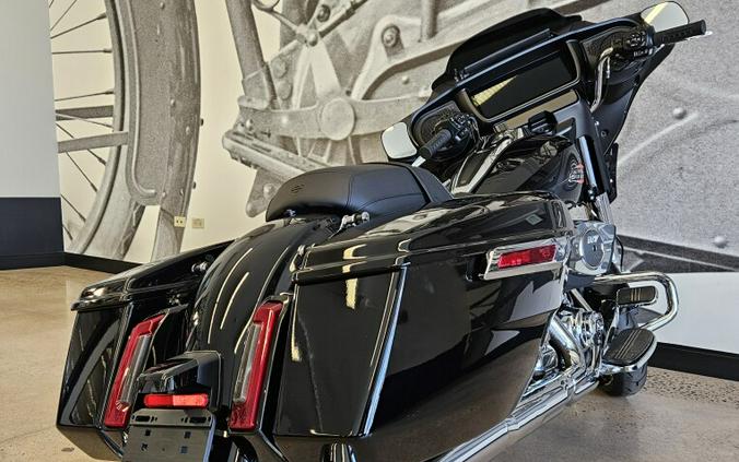 2026 Street Glide FLHX
