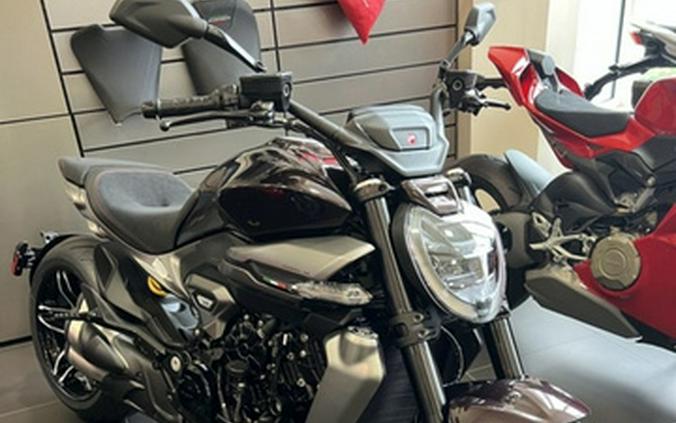 2026 Ducati XDiavel V4 Black Lava