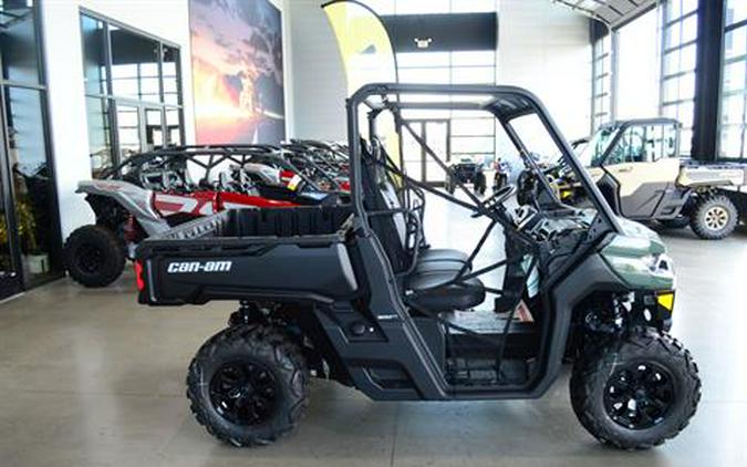 2024 Can-Am Defender DPS HD7