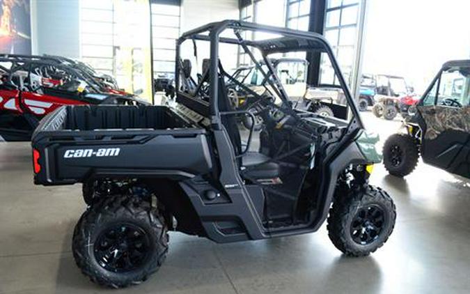 2024 Can-Am Defender DPS HD7