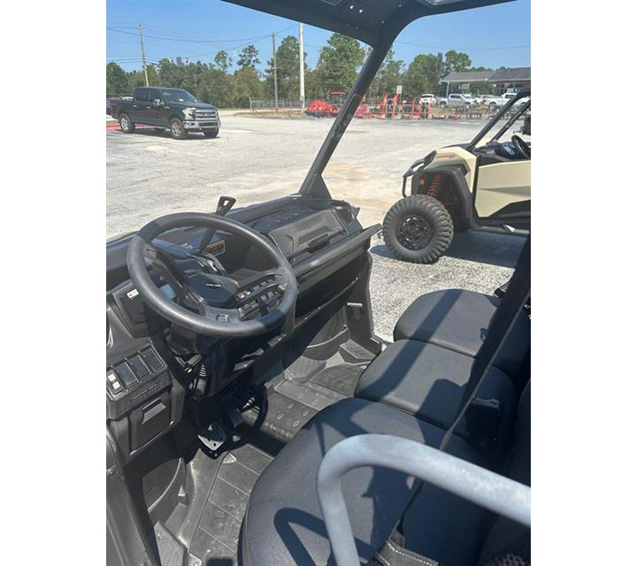 2023 Can-Am Defender DPS HD10