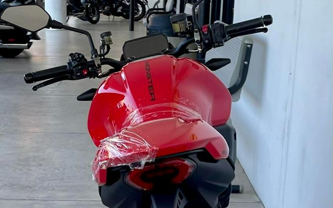 2026 Ducati MONSTER PLUS