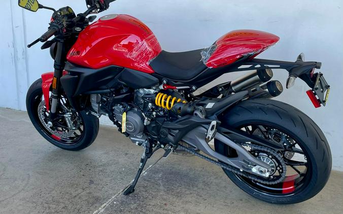 2026 Ducati MONSTER PLUS