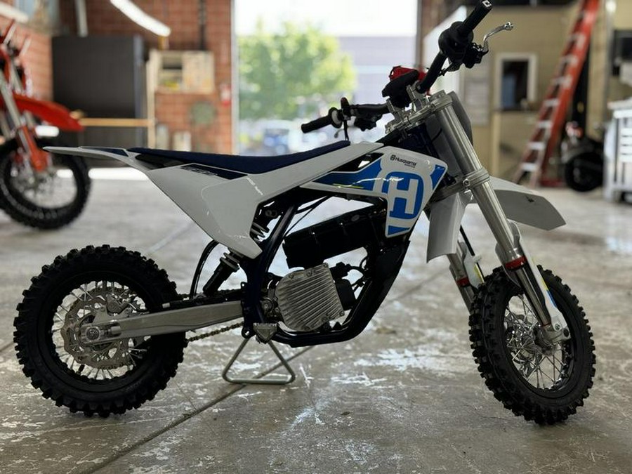 2024 Husqvarna® EE 3