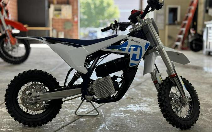 2024 Husqvarna® EE 3