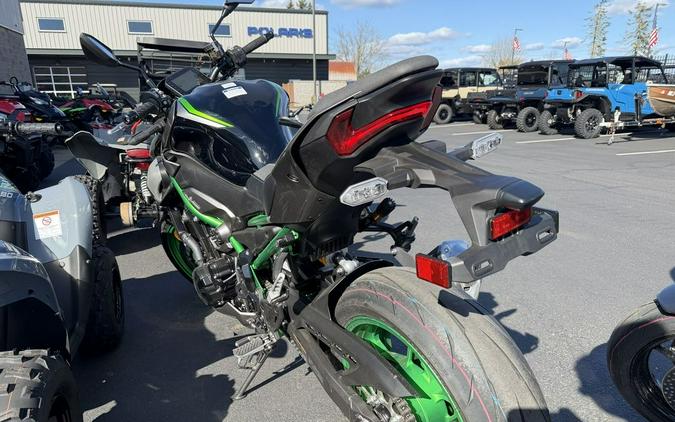 2025 Kawasaki Z900 SE ABS