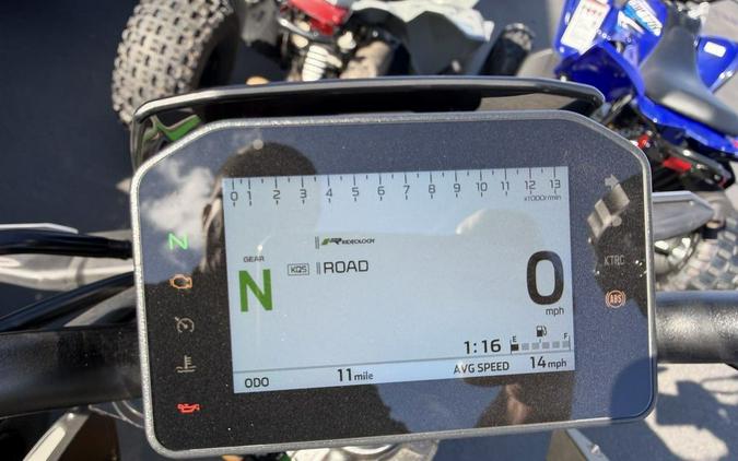 2025 Kawasaki Z900 SE ABS
