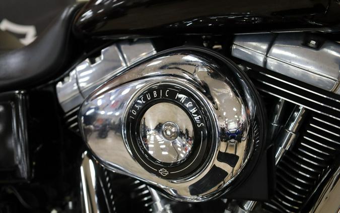 2014 Harley-Davidson® Switchback™ BLACKND CAYENNE FLD103