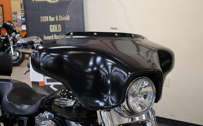 2014 Harley-Davidson® Switchback™ BLACKND CAYENNE FLD103