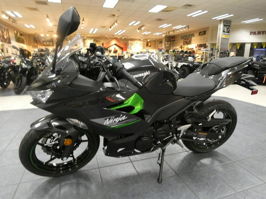 2023 Kawasaki Ninja® 400 Matrix Camo Gray/Metallic Matte Carbon Gray